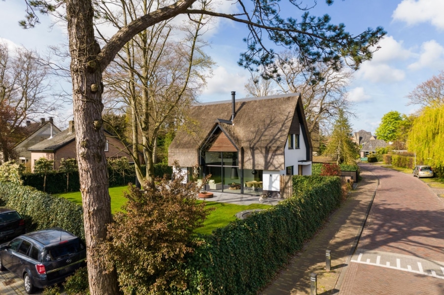 Mooi uitzicht over de tuin en de villa