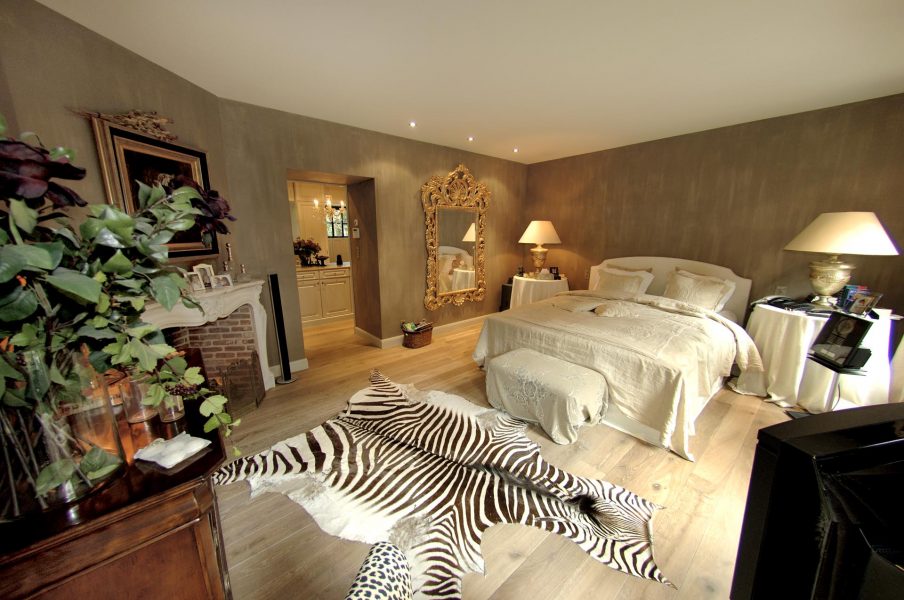 Exentrieke master bedroom, geheel in stijl
