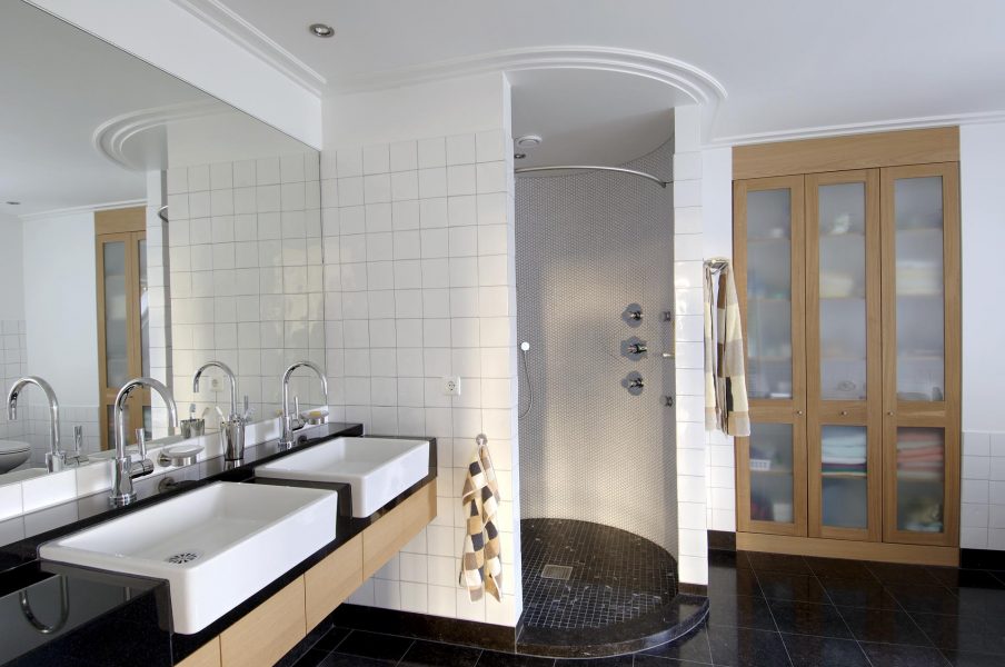 Prachtige badkamer met inloopdouche