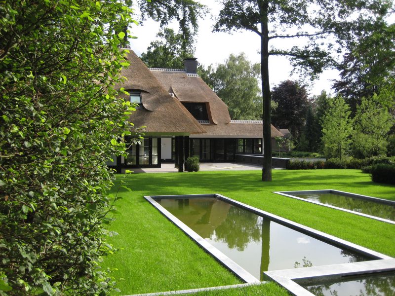 Luxe rietgedekte villa bouwen