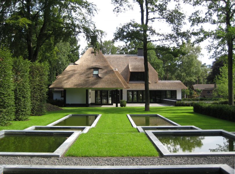 Luxe rietgedekte villa bouwen