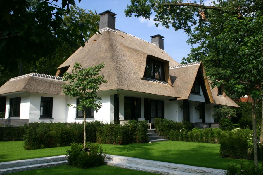 Luxe rietgedekte villa bouwen